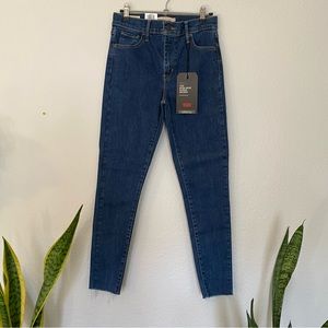 Levi’s 720 high rise skinny jeans
